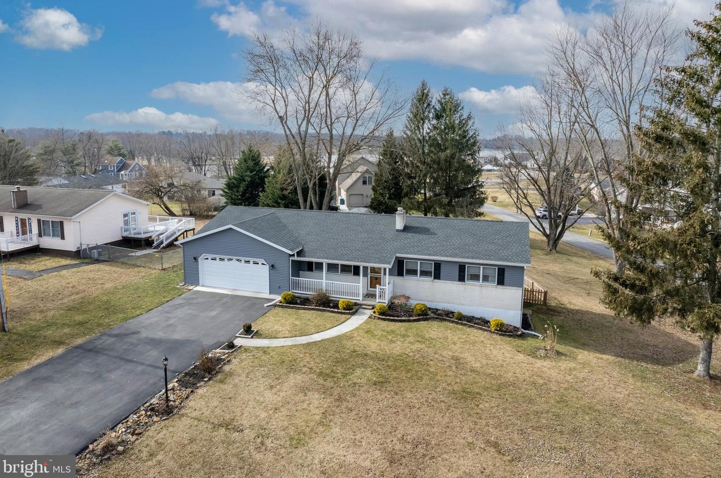 602 Lake Meade Dr, East Berlin PA  17316-9322 exterior