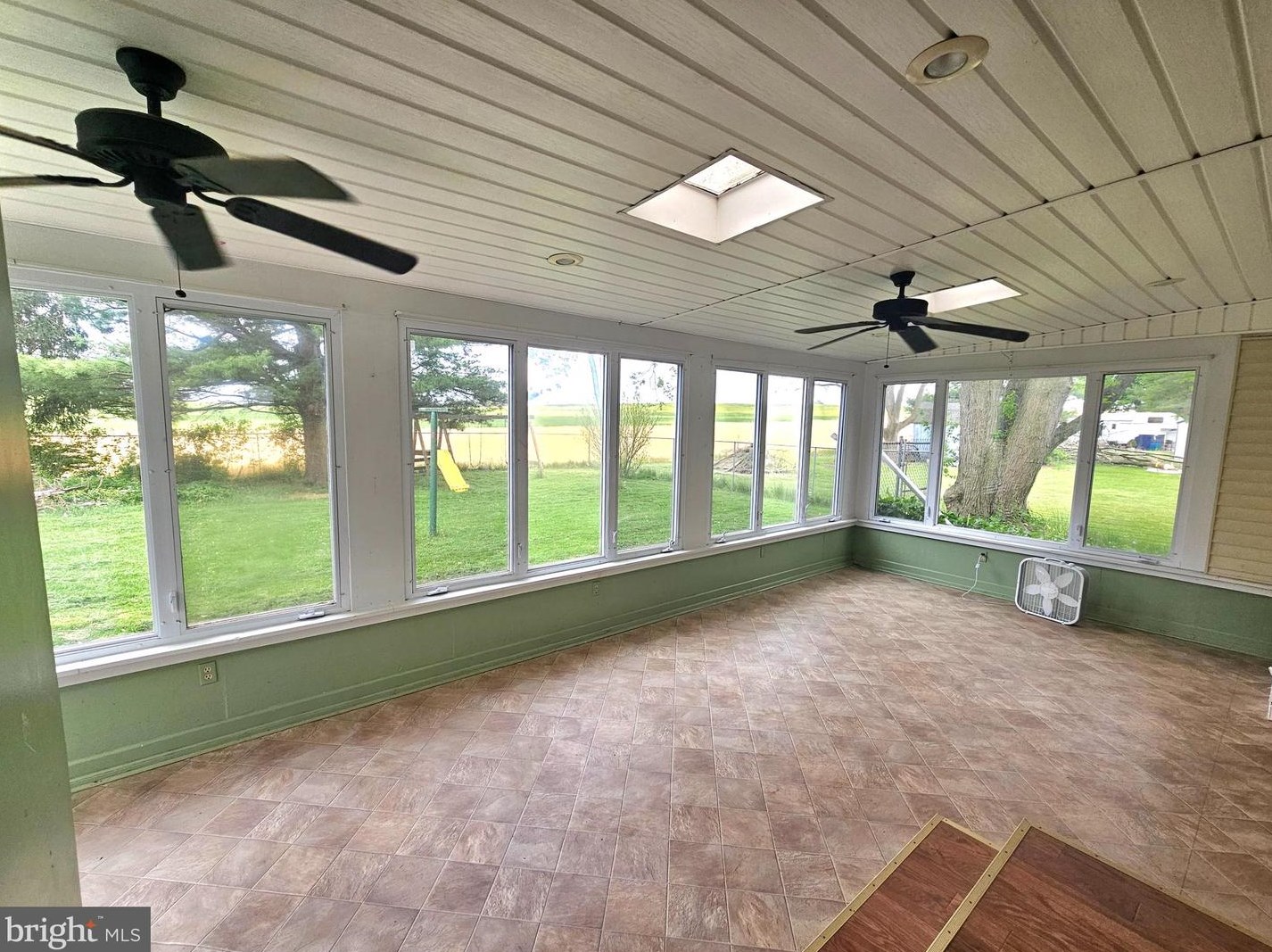 725 Littlestown Rd, Littlestown PA 17340-9621 exterior