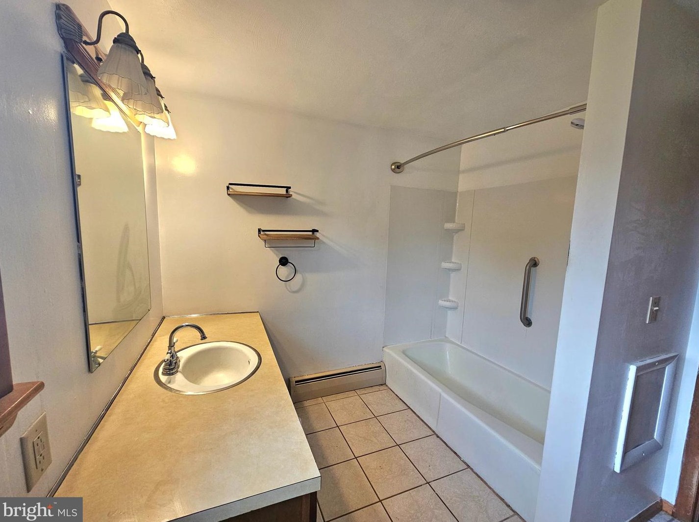 725 Littlestown Rd, Littlestown PA 17340-9621 exterior