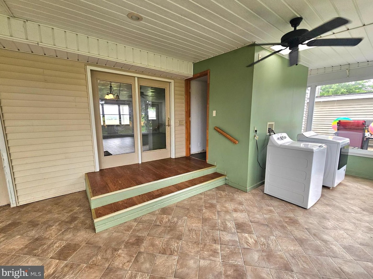 725 Littlestown Rd, Littlestown PA 17340-9621 exterior