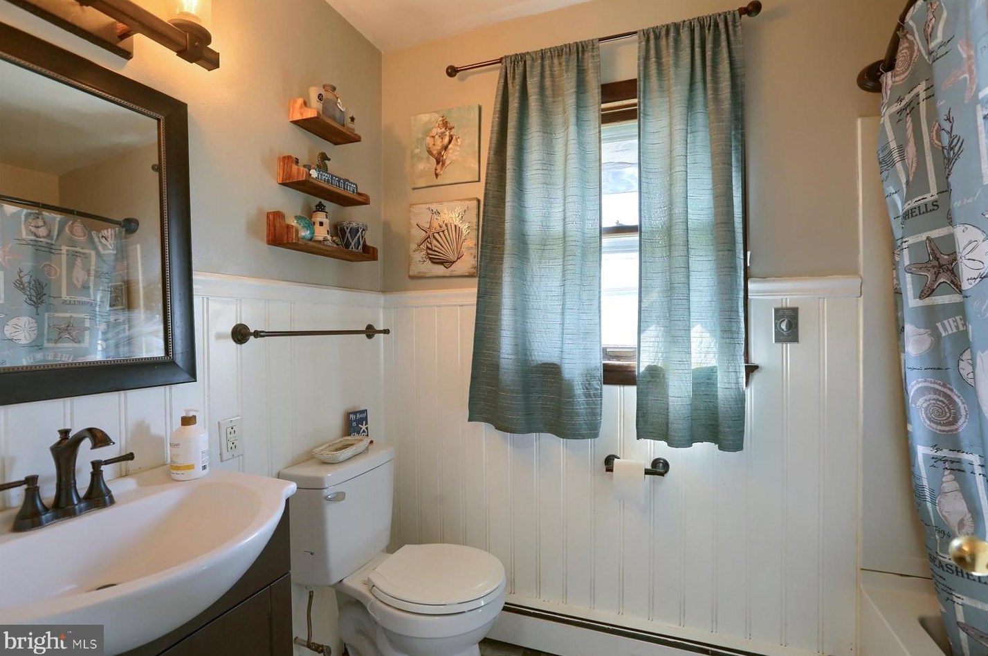 425 King St, Littlestown PA  17340-1619 exterior