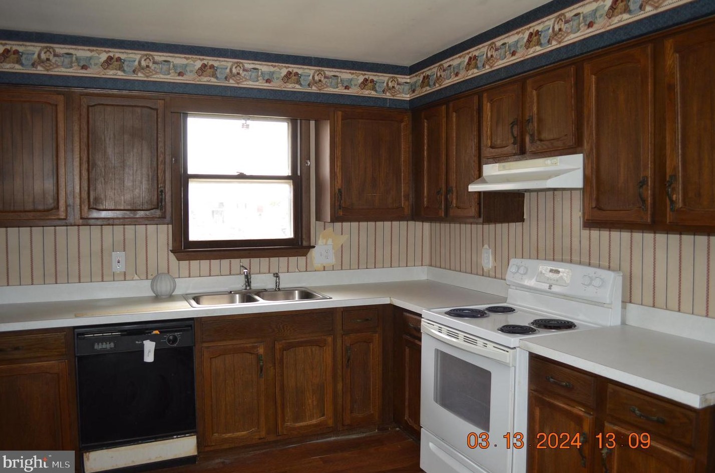 317 Parkway Dr, Littlestown PA 17340-1327 exterior