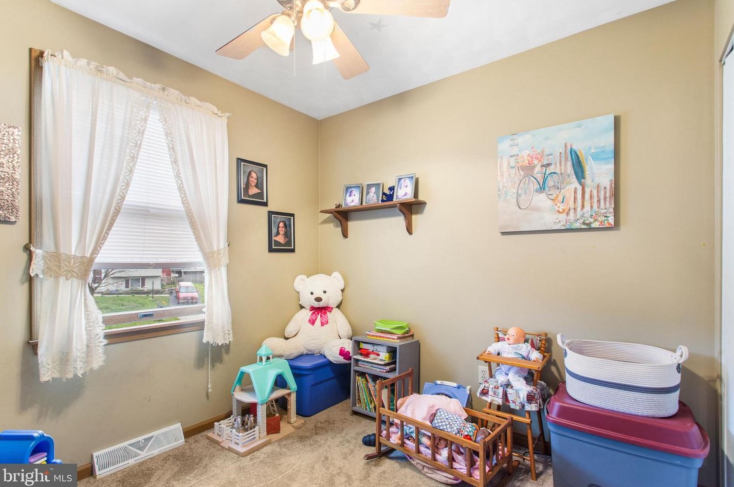 231 Lincoln Dr, Hanover PA 17331-4906 exterior