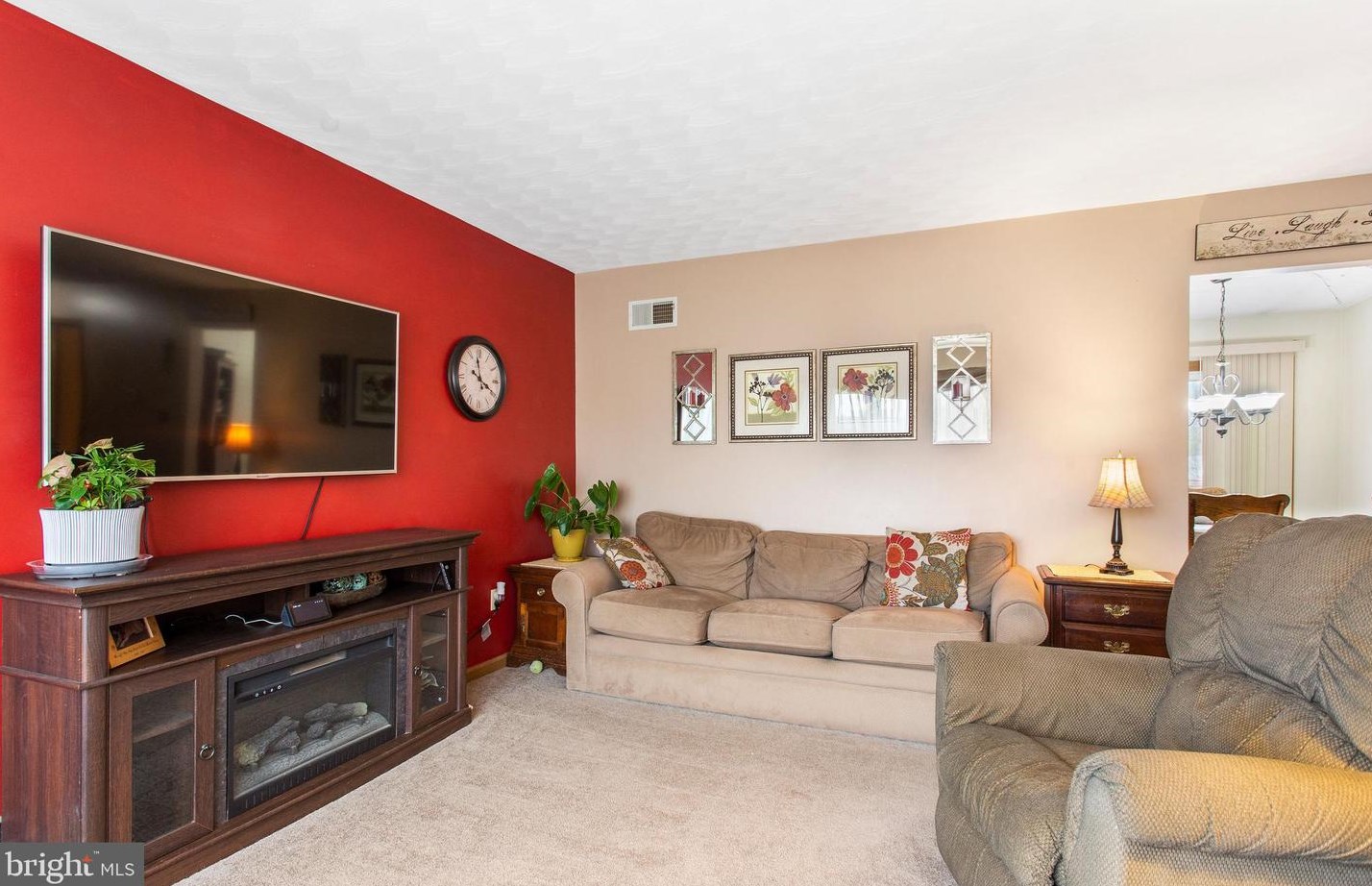 231 Lincoln Dr, Hanover PA 17331-4906 exterior