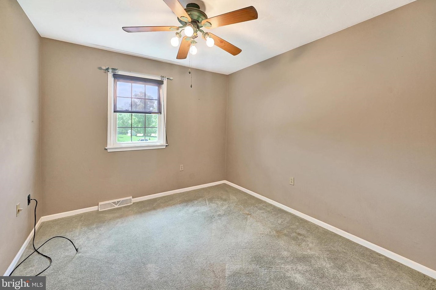 133 Conewago Dr, Hanover PA 17331-8961 exterior