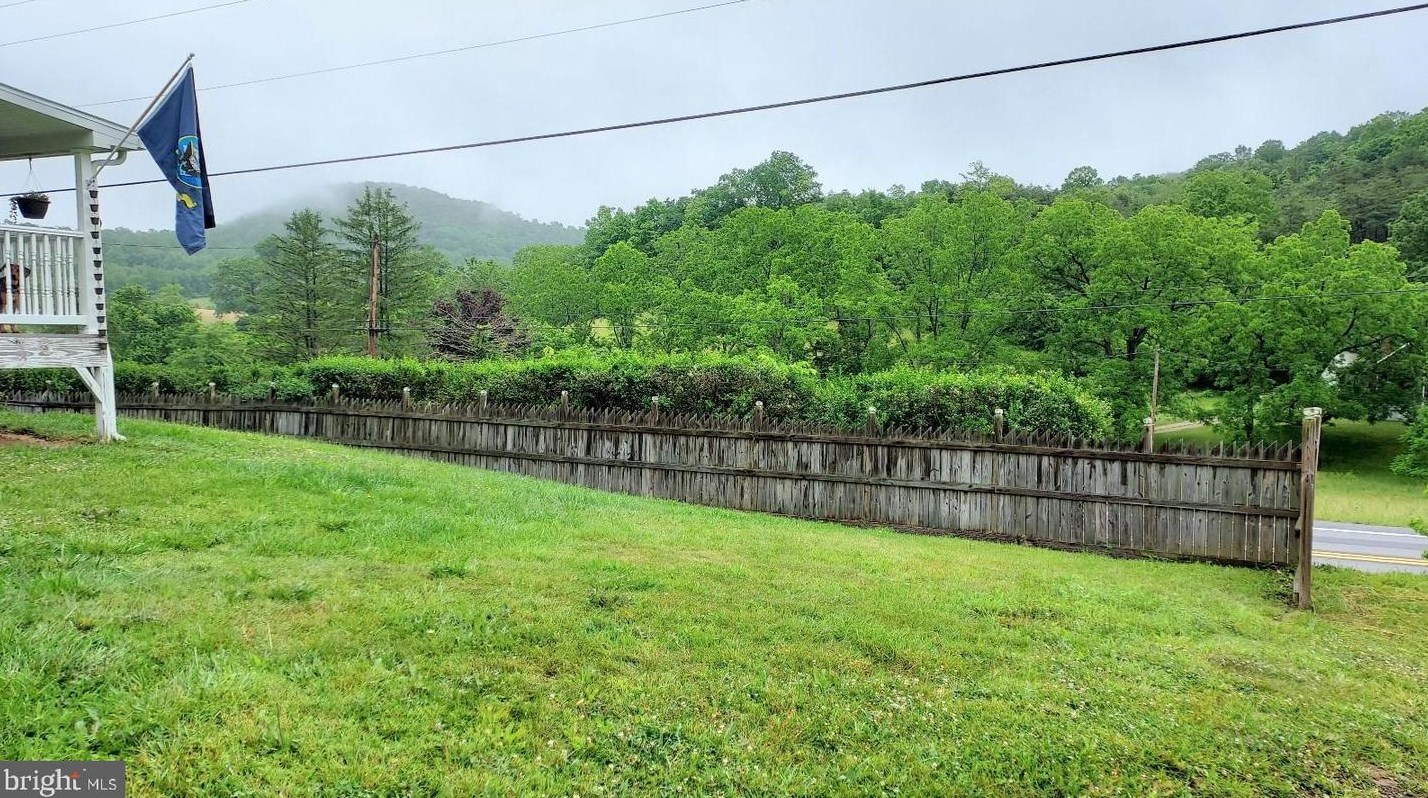 961 Bedford Valley Rd, Bedford PA  15522-5326 exterior