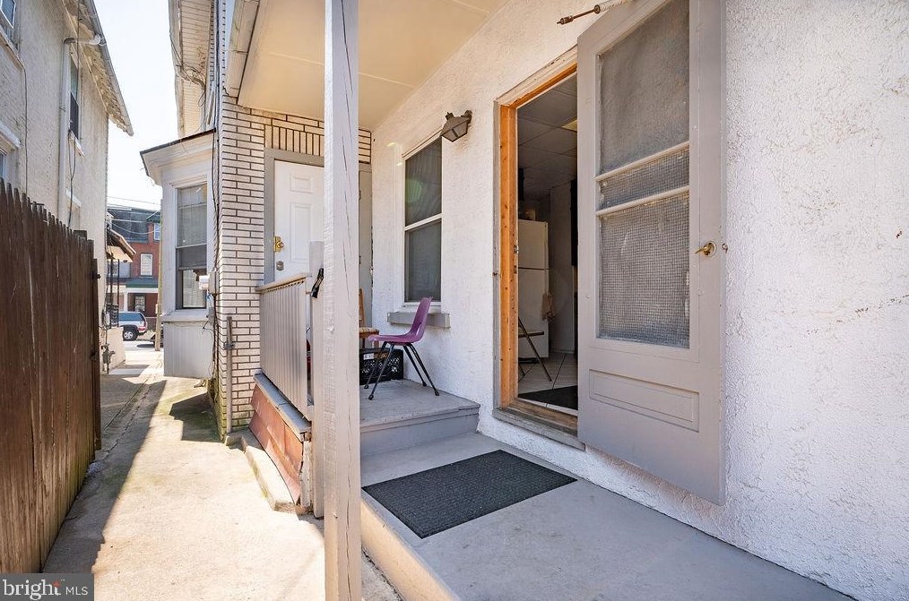 207 Greenwich St, Reading PA  19601-2792 exterior