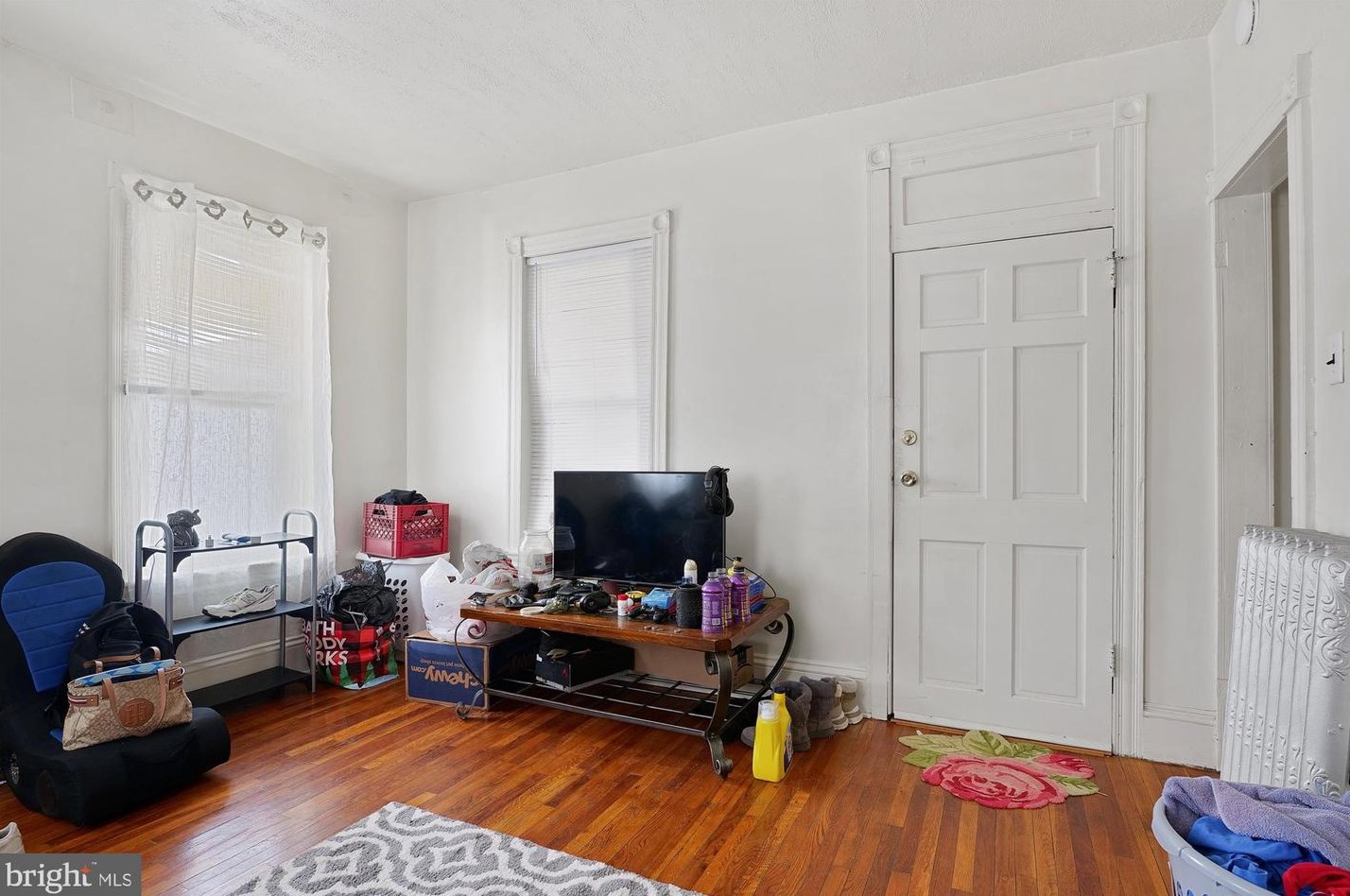 9 Church St, Hummels Store PA 19540-1733 exterior