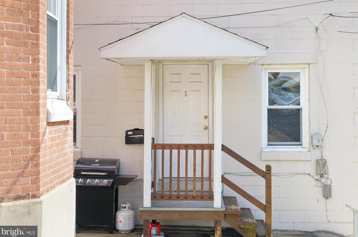 9 Church St, Hummels Store PA 19540-1733 exterior