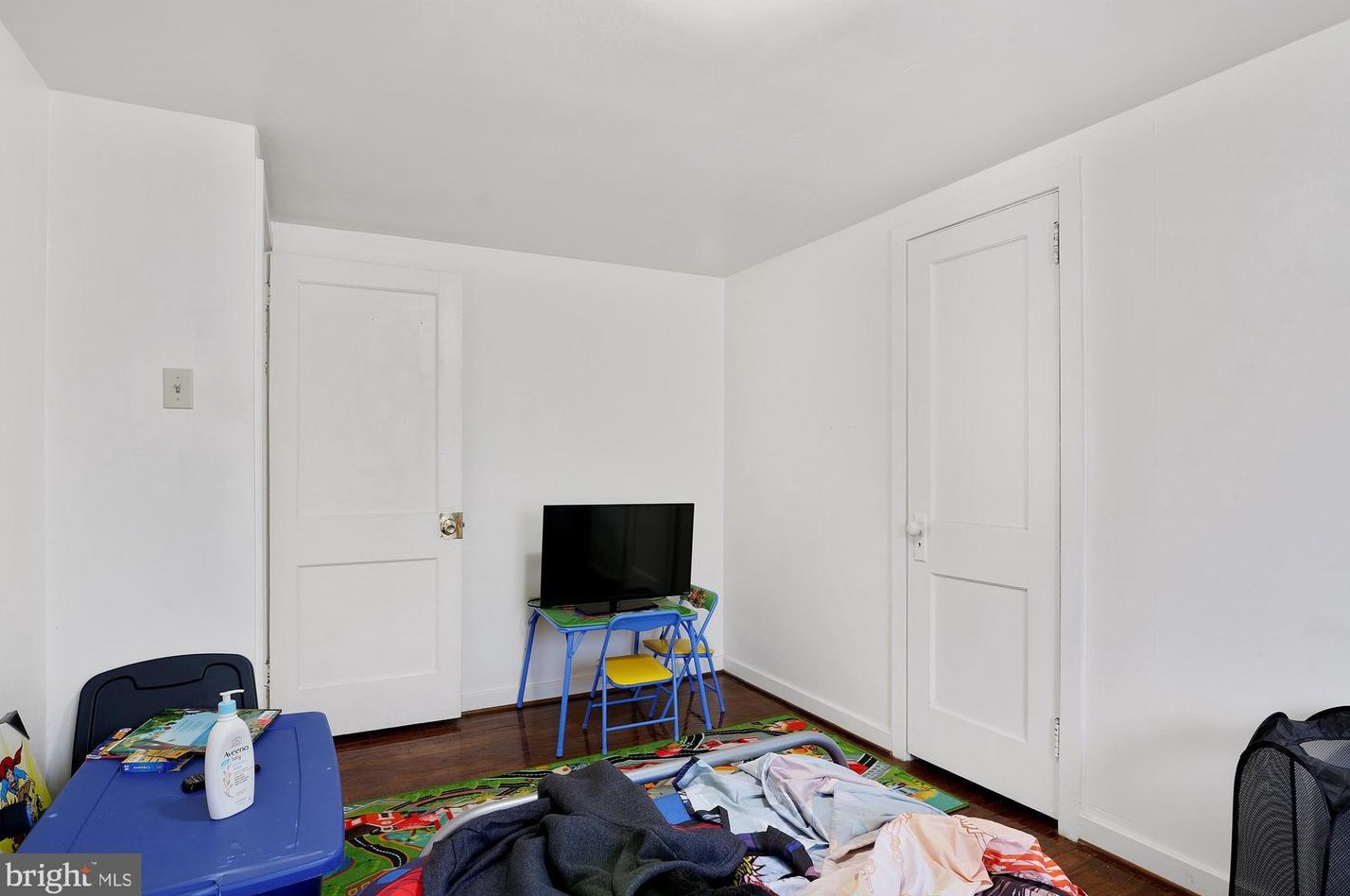 9 Church St, Hummels Store PA 19540-1733 exterior