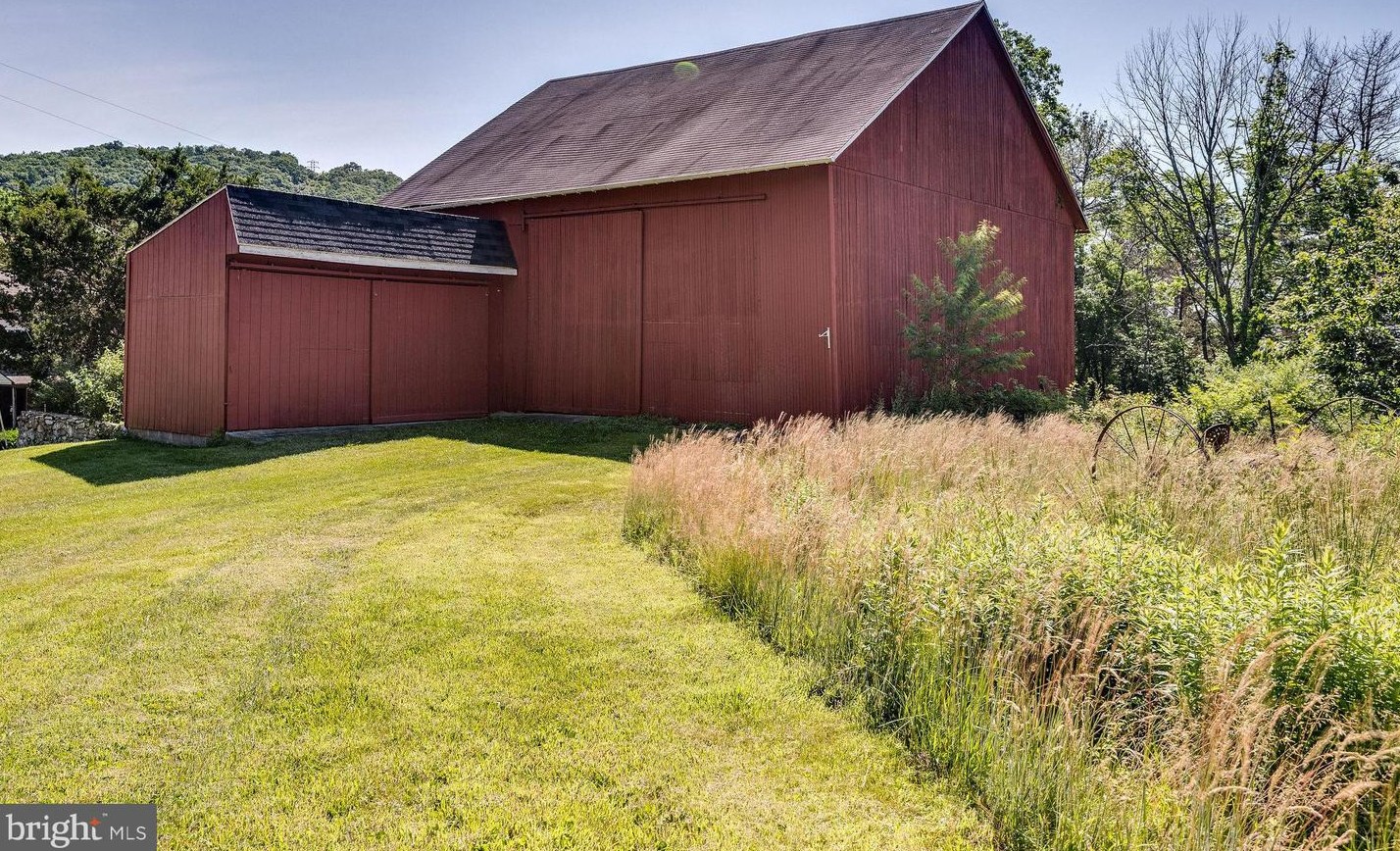 1110 Ritters Rd, Reading PA  19606-9652 exterior