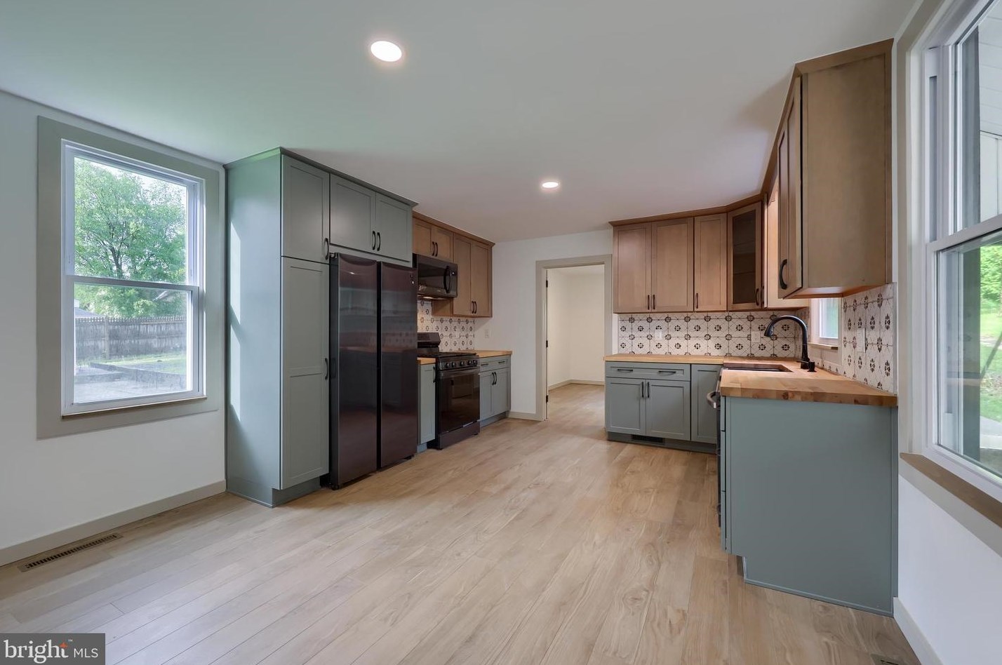 2817 Kutztown Rd, Reading PA  19605-2654 exterior