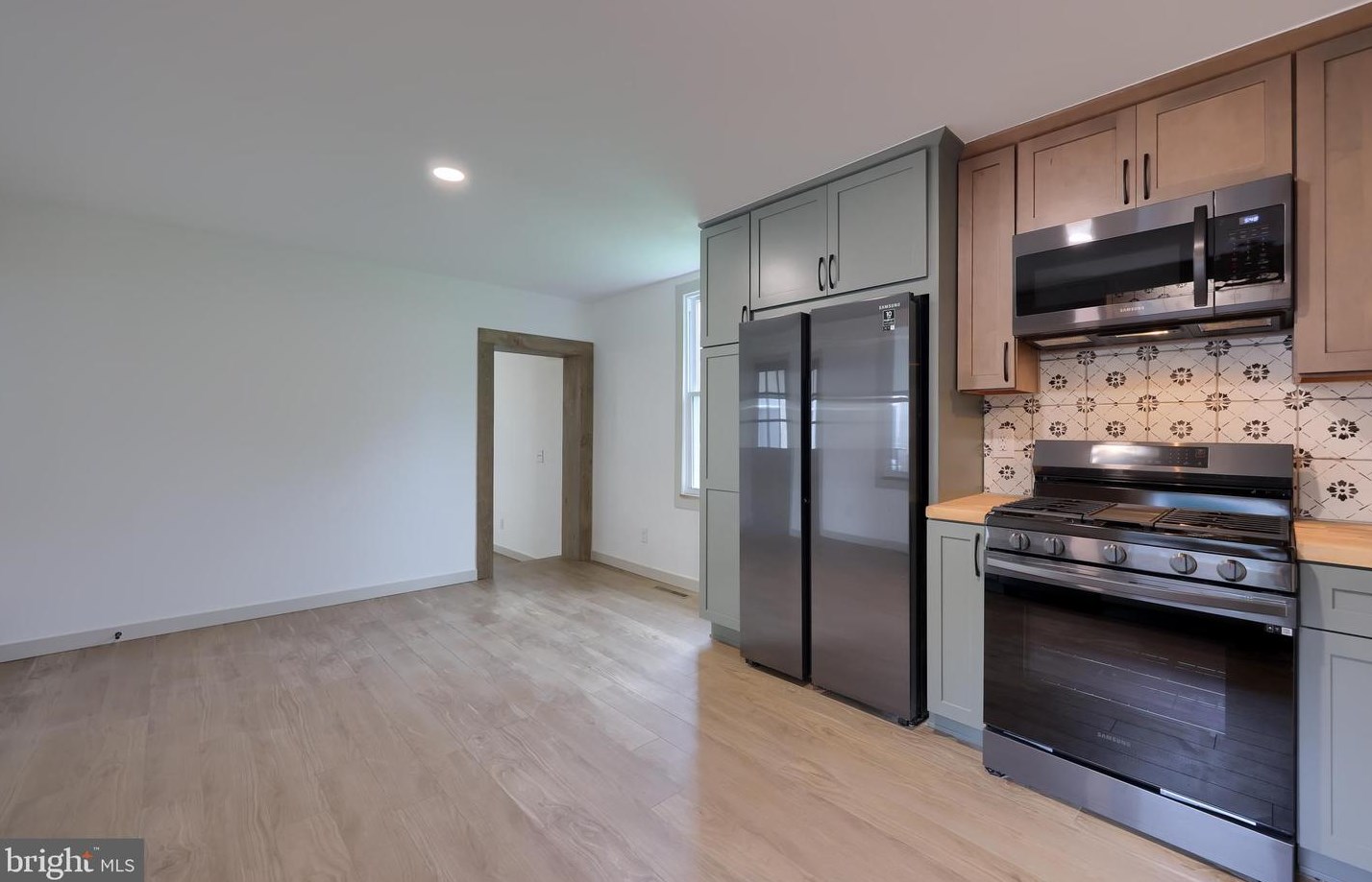 2817 Kutztown Rd, Reading PA  19605-2654 exterior
