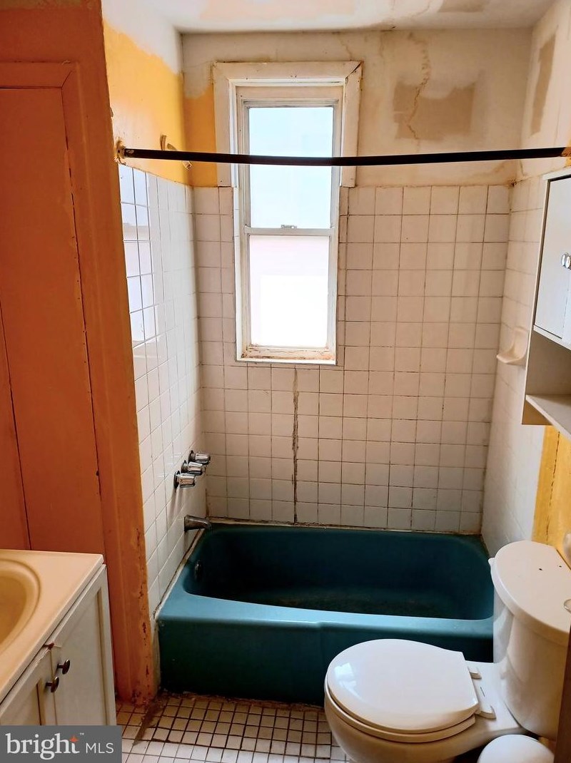 148 Walnut St, Reading PA  19601-4057 exterior