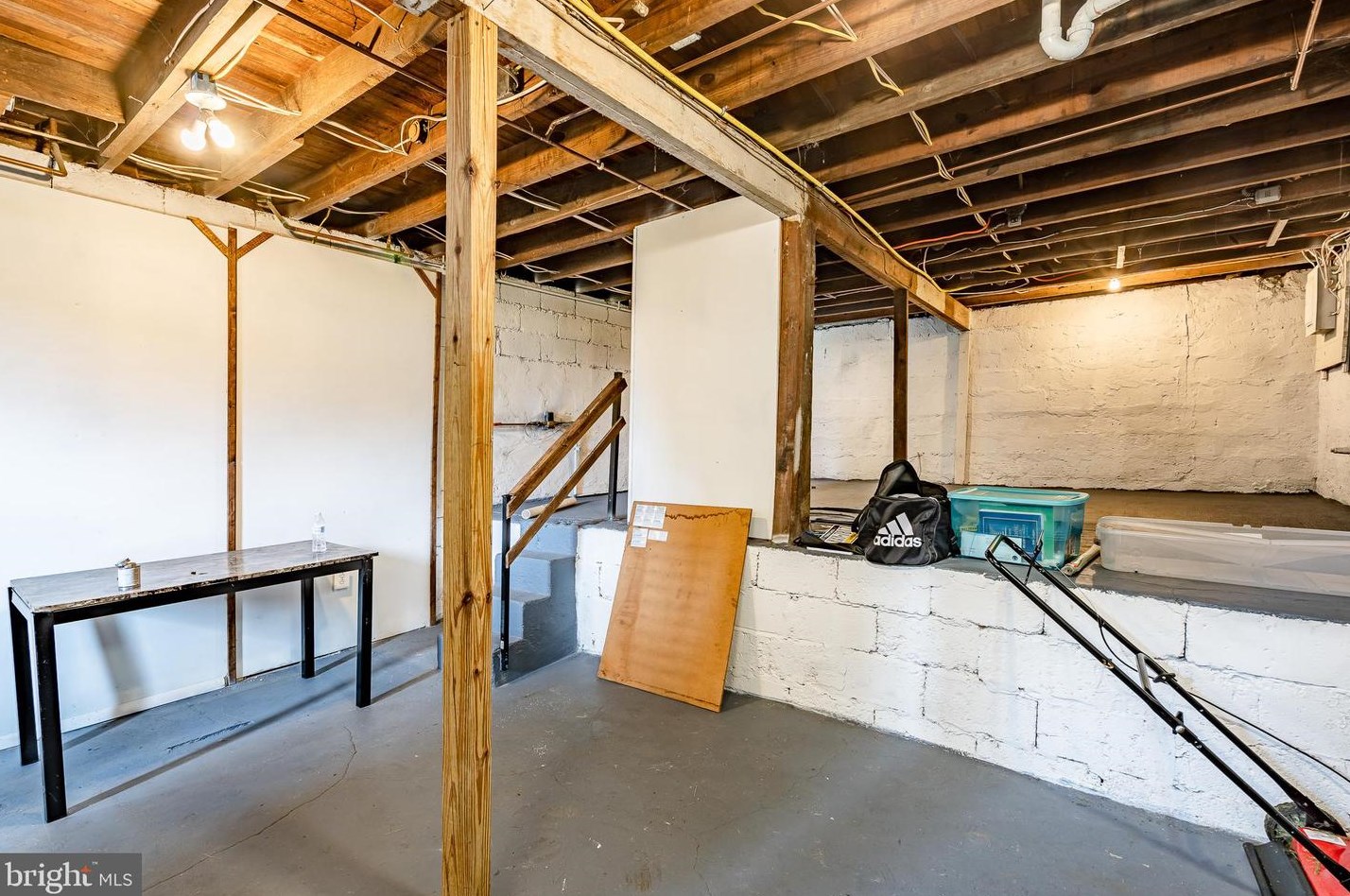 210 Upland Ave, Reading PA  19611-2081 exterior