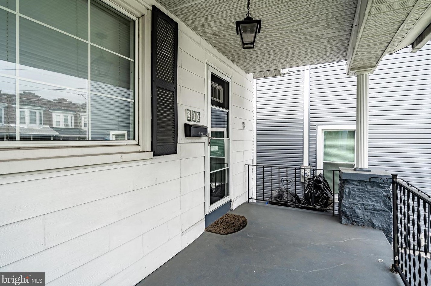 210 Upland Ave, Reading PA  19611-2081 exterior