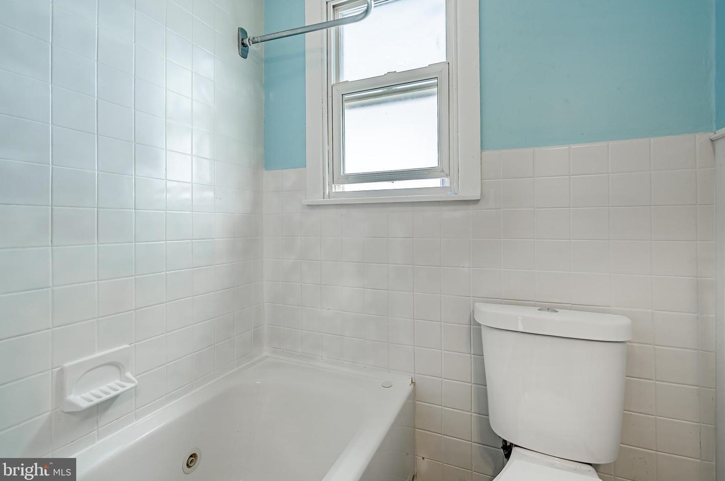 210 Upland Ave, Reading PA  19611-2081 exterior