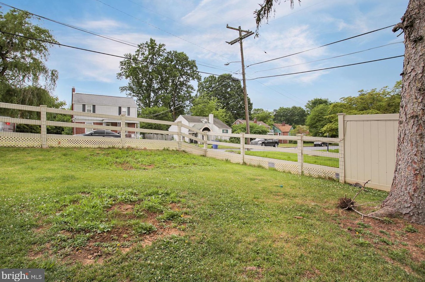 301 Butter Ln, Reading PA  19606-2224 exterior