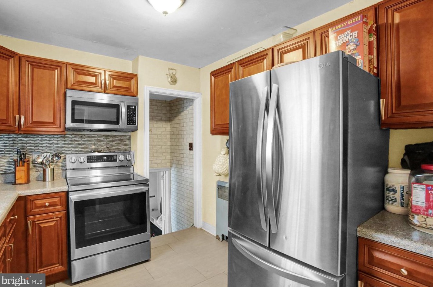 301 Butter Ln, Reading PA  19606-2224 exterior