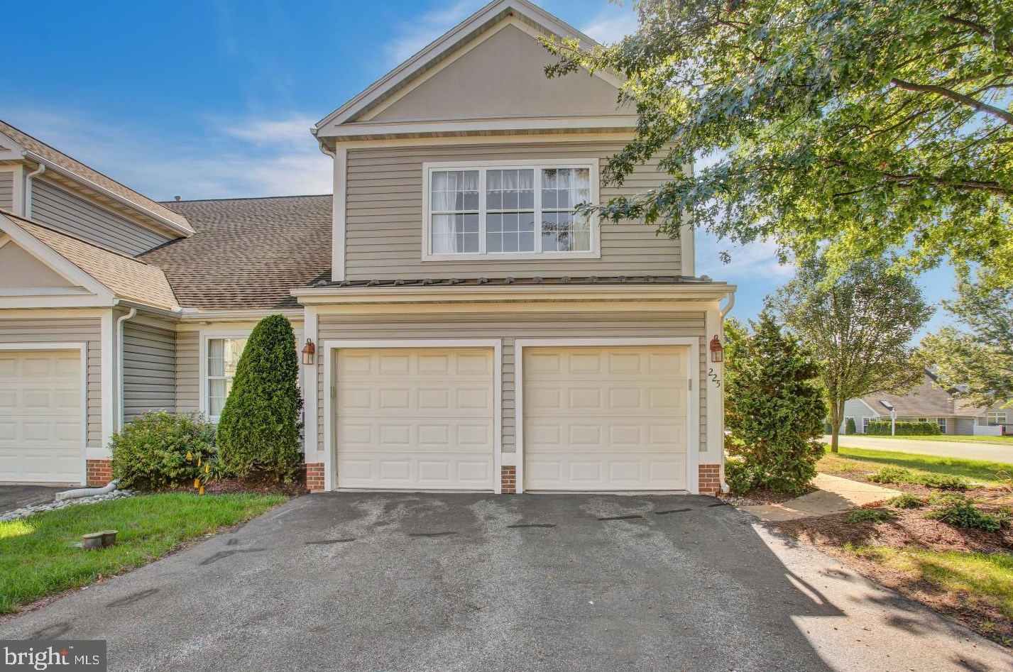 225 Oak Hl Ln, Reading PA 19610-3219 exterior