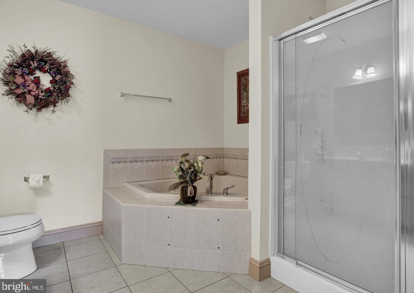 225 Oak Hl Ln, Reading PA 19610-3219 exterior