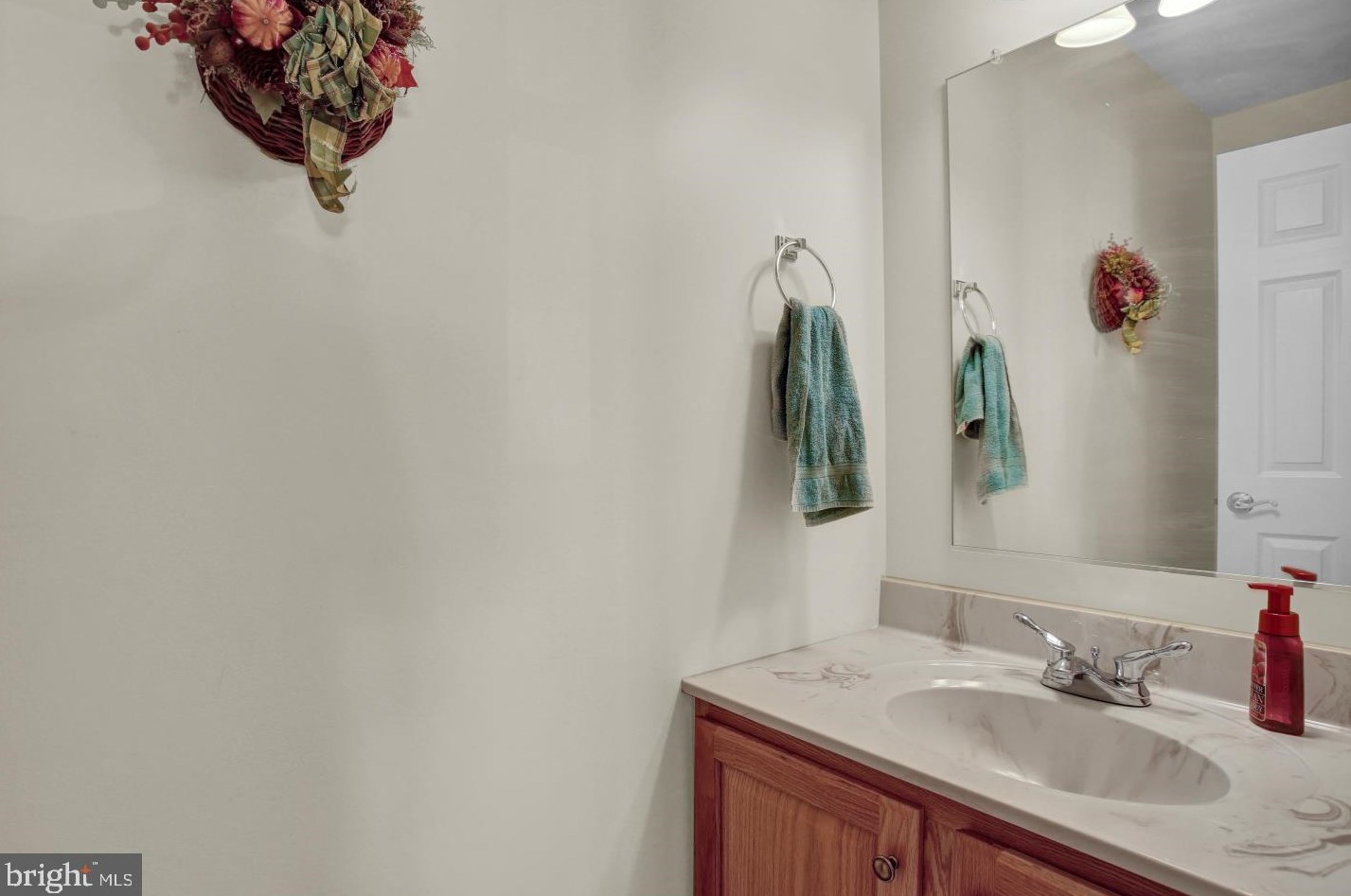 225 Oak Hl Ln, Reading PA 19610-3219 exterior