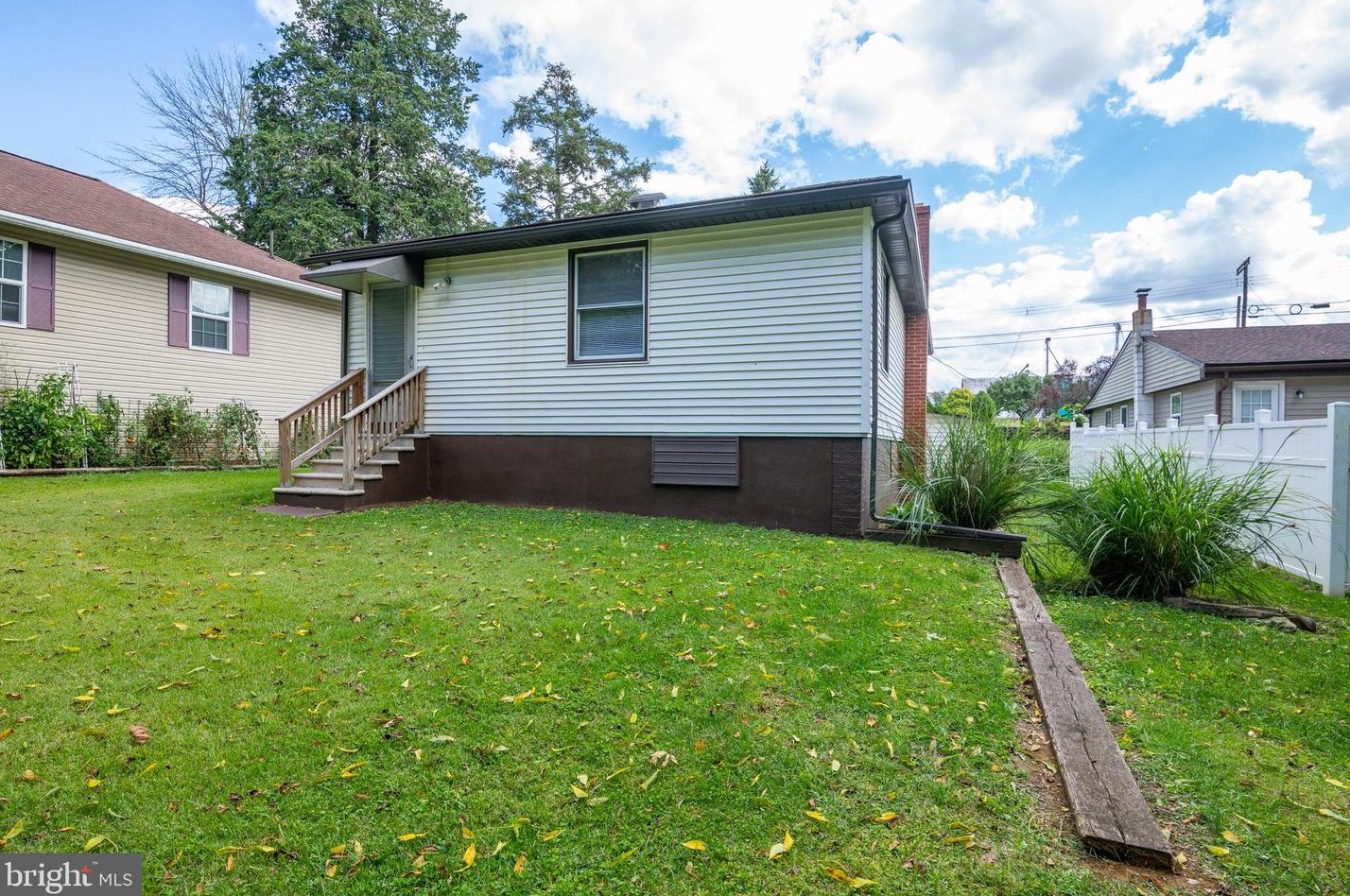 7 Berkley Park Rd, Reading PA  19605-9264 exterior