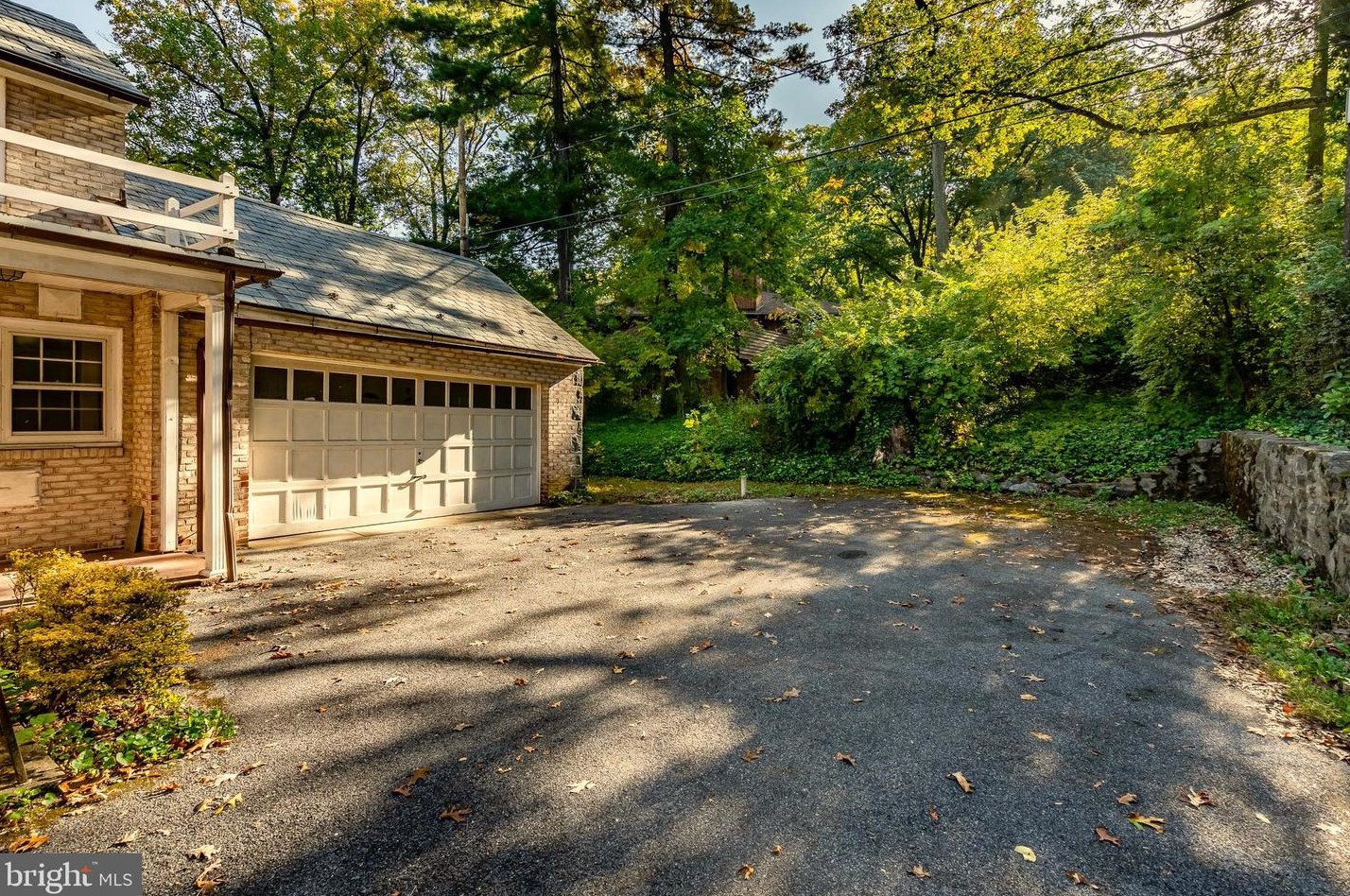 1611 Alsace Rd, Reading PA  19604-1624 exterior