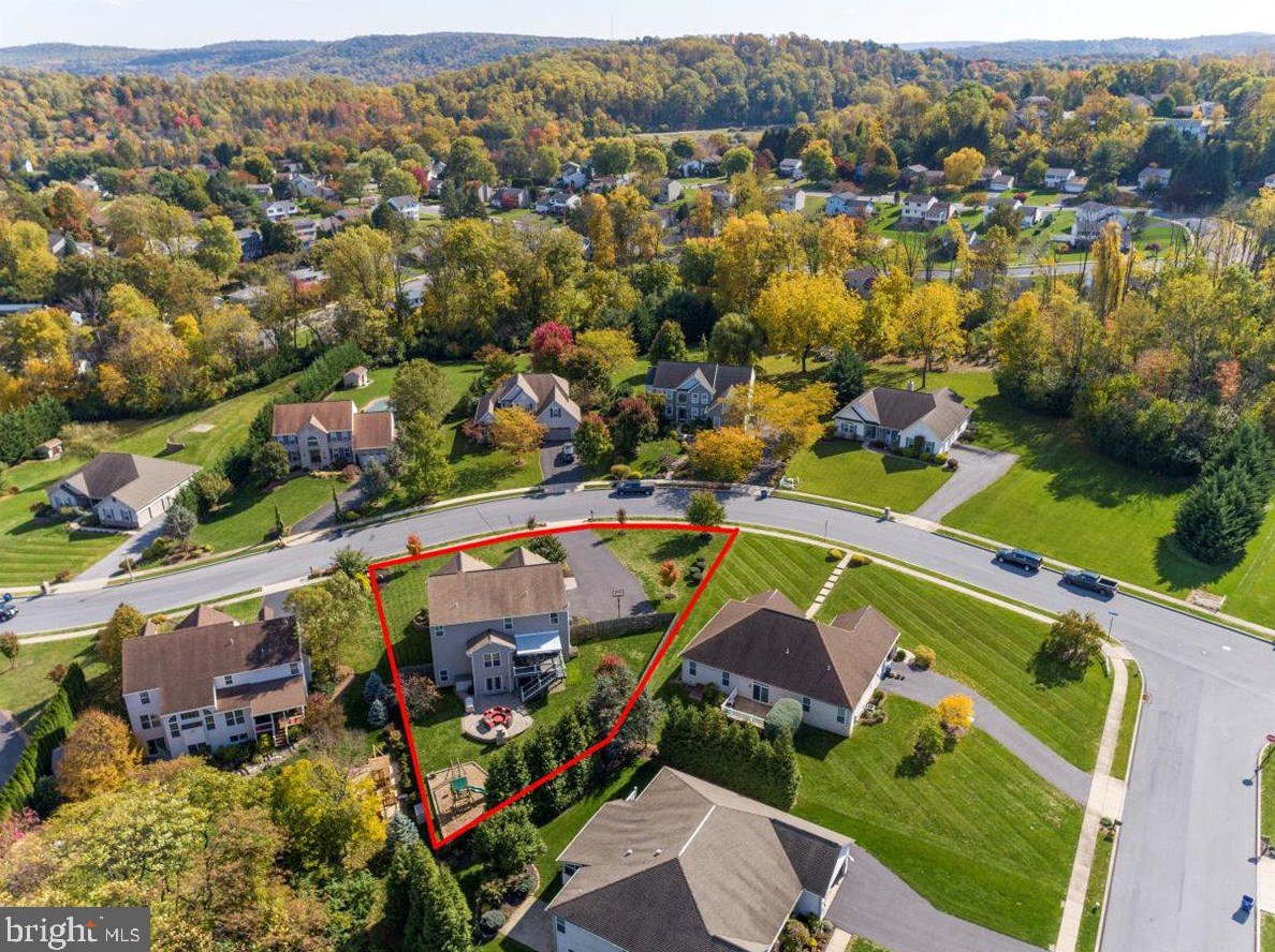 129 Herington Dr, Reading PA 19608-9067 exterior