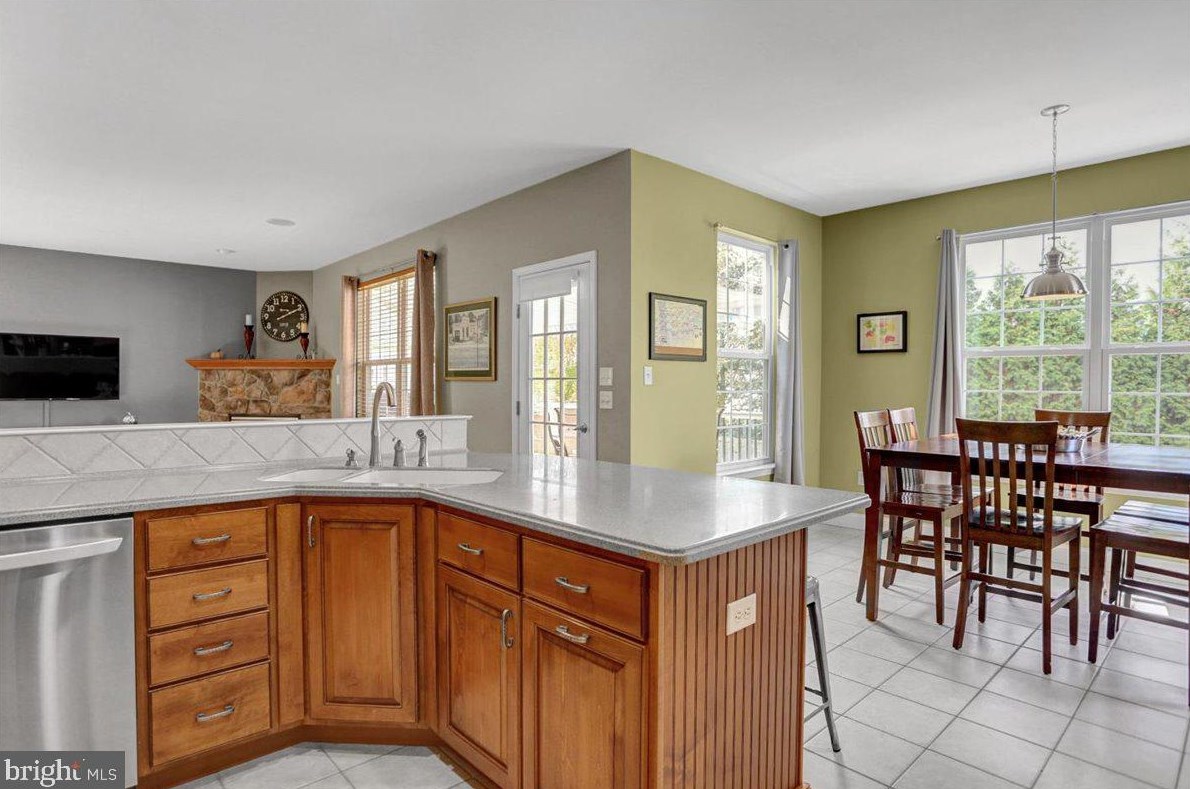 129 Herington Dr, Reading PA 19608-9067 exterior