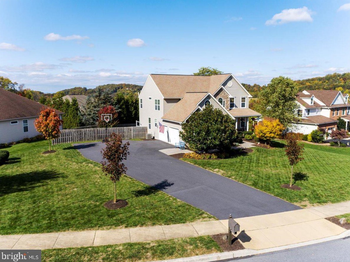 129 Herington Dr, Reading PA 19608-9067 exterior