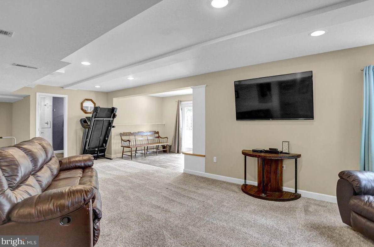 129 Herington Dr, Reading PA 19608-9067 exterior