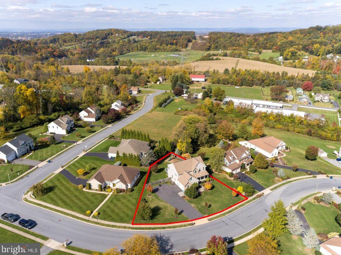 129 Herington Dr, Reading PA 19608-9067 exterior