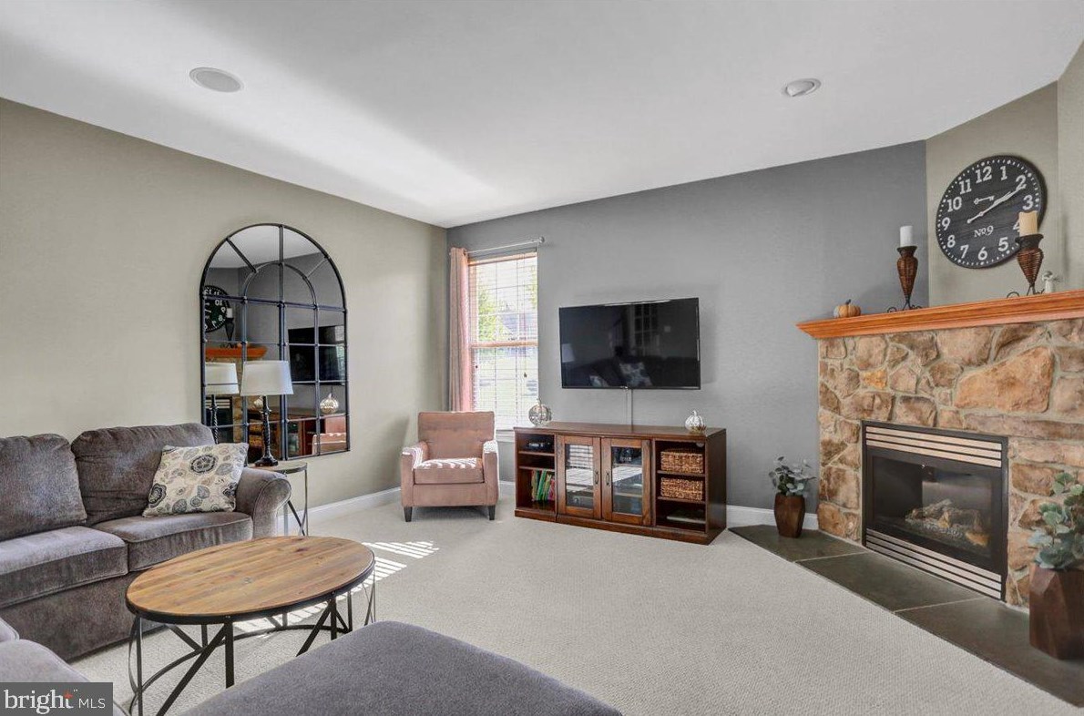 129 Herington Dr, Reading PA 19608-9067 exterior