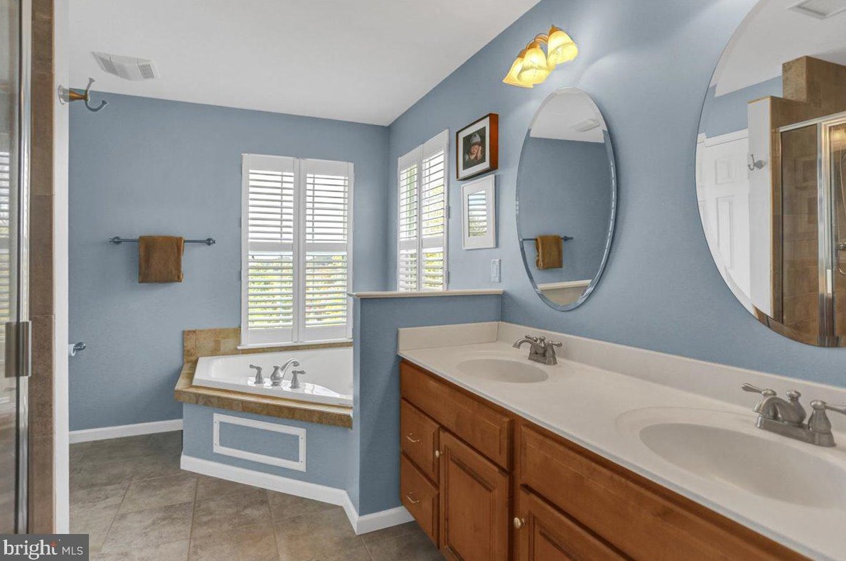 129 Herington Dr, Reading PA 19608-9067 exterior