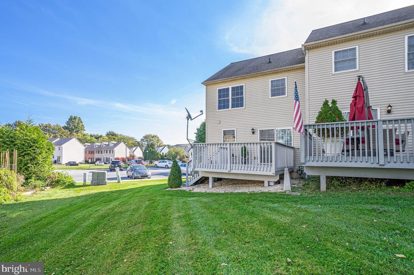 8 Weiser Ct, Womelsdorf PA  19567-1437 exterior