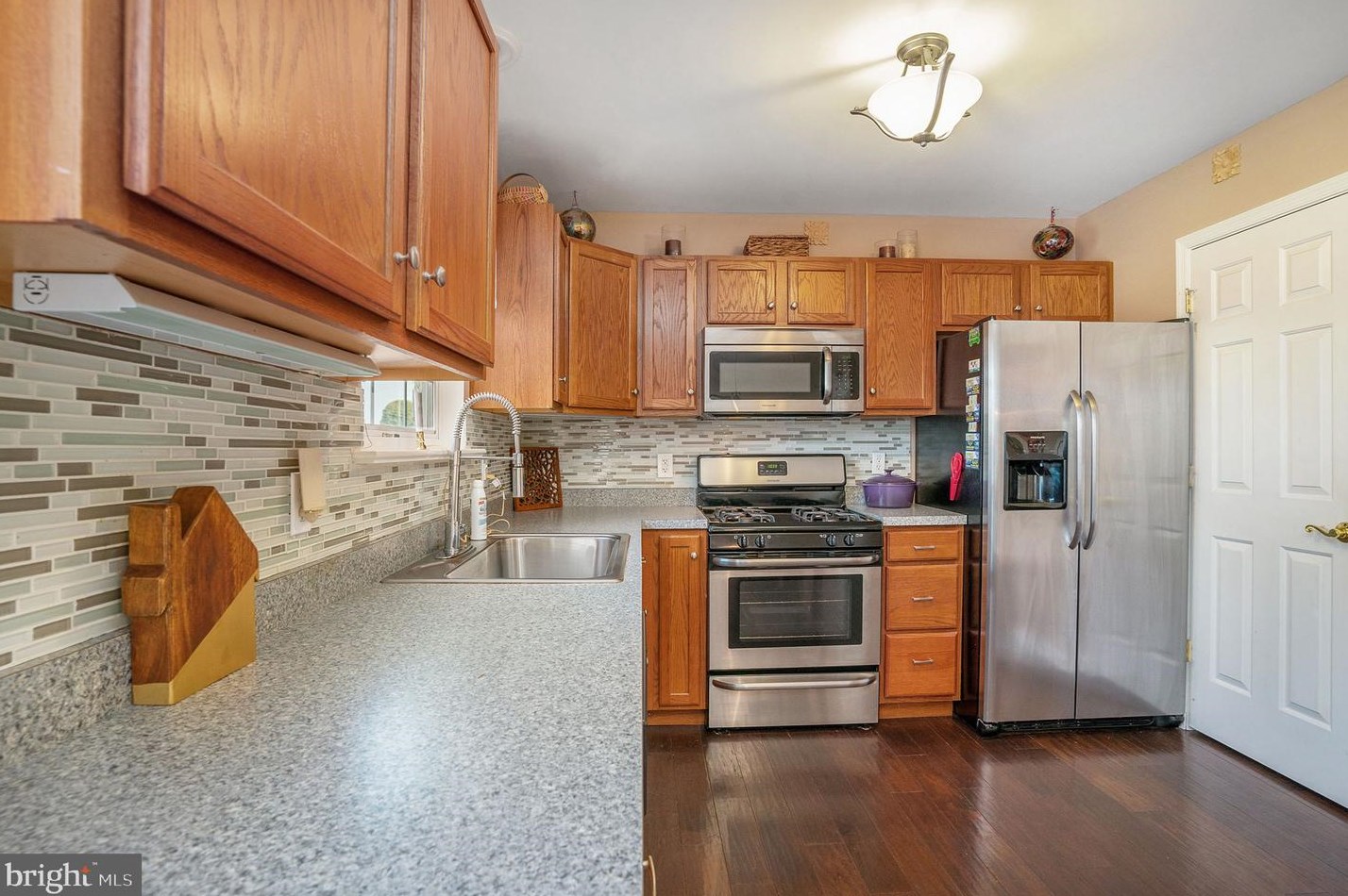 8 Weiser Ct, Womelsdorf PA  19567-1437 exterior