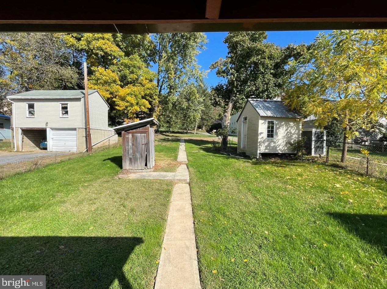 3015 Kutztown Rd, Reading PA  19605-2658 exterior