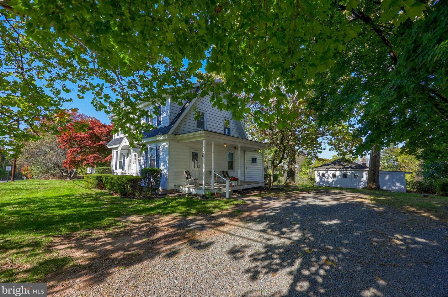 881 Chestnut St, Douglassville PA  19518-9005 exterior