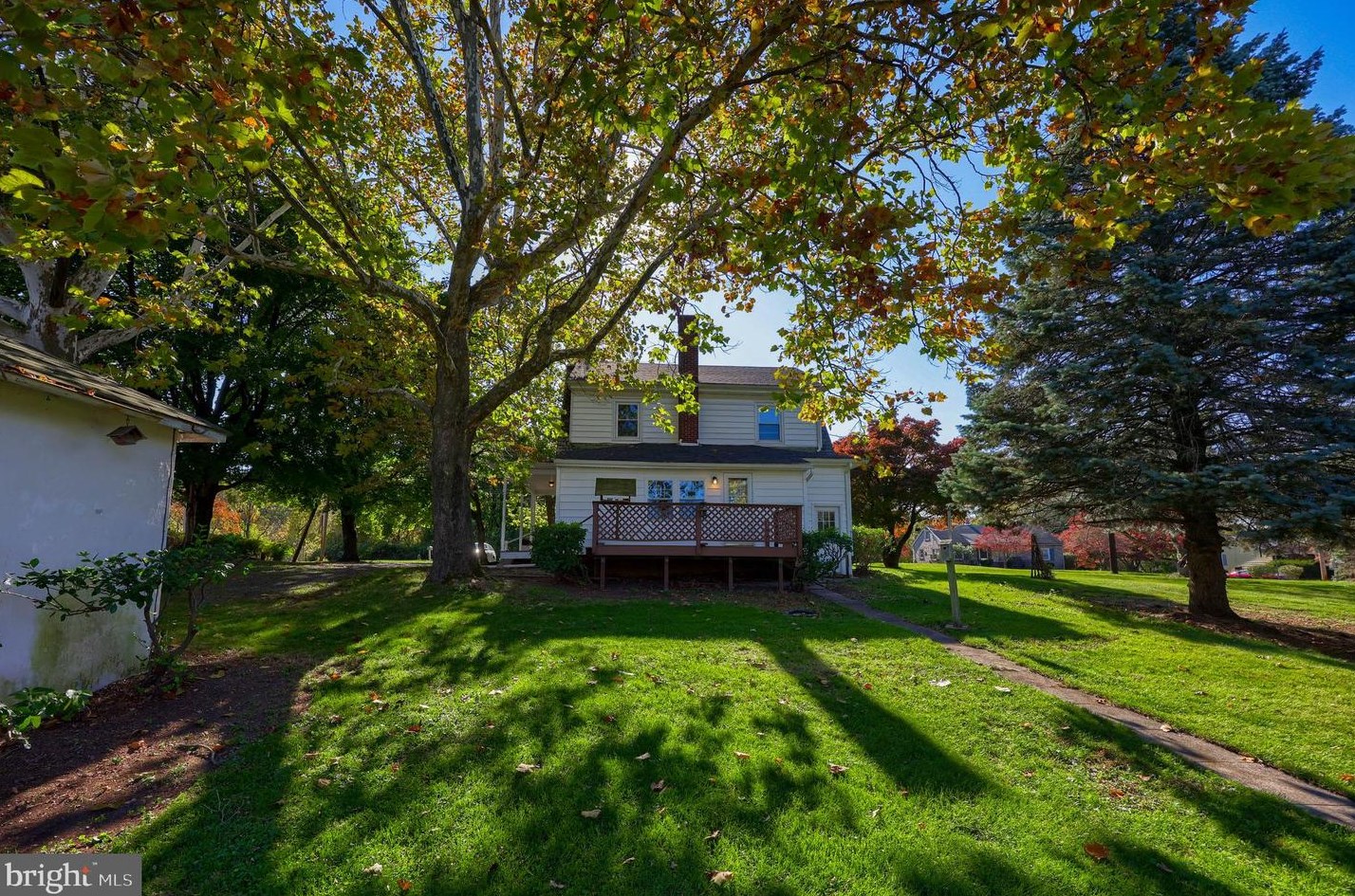 881 Chestnut St, Douglassville PA  19518-9005 exterior