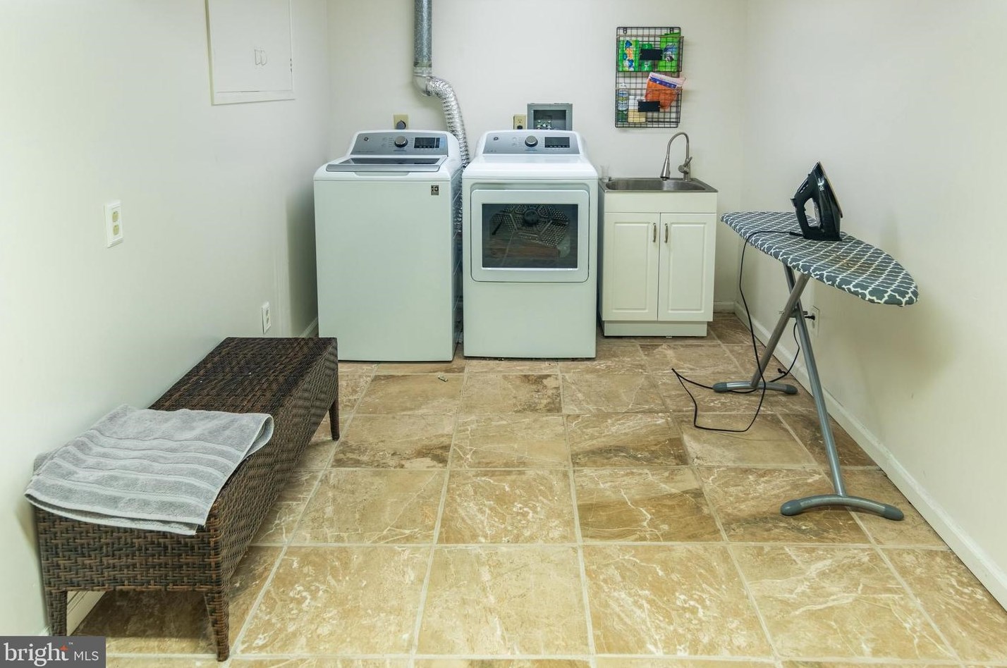 1215 Old Mill Rd, Reading PA  19610-2830 exterior