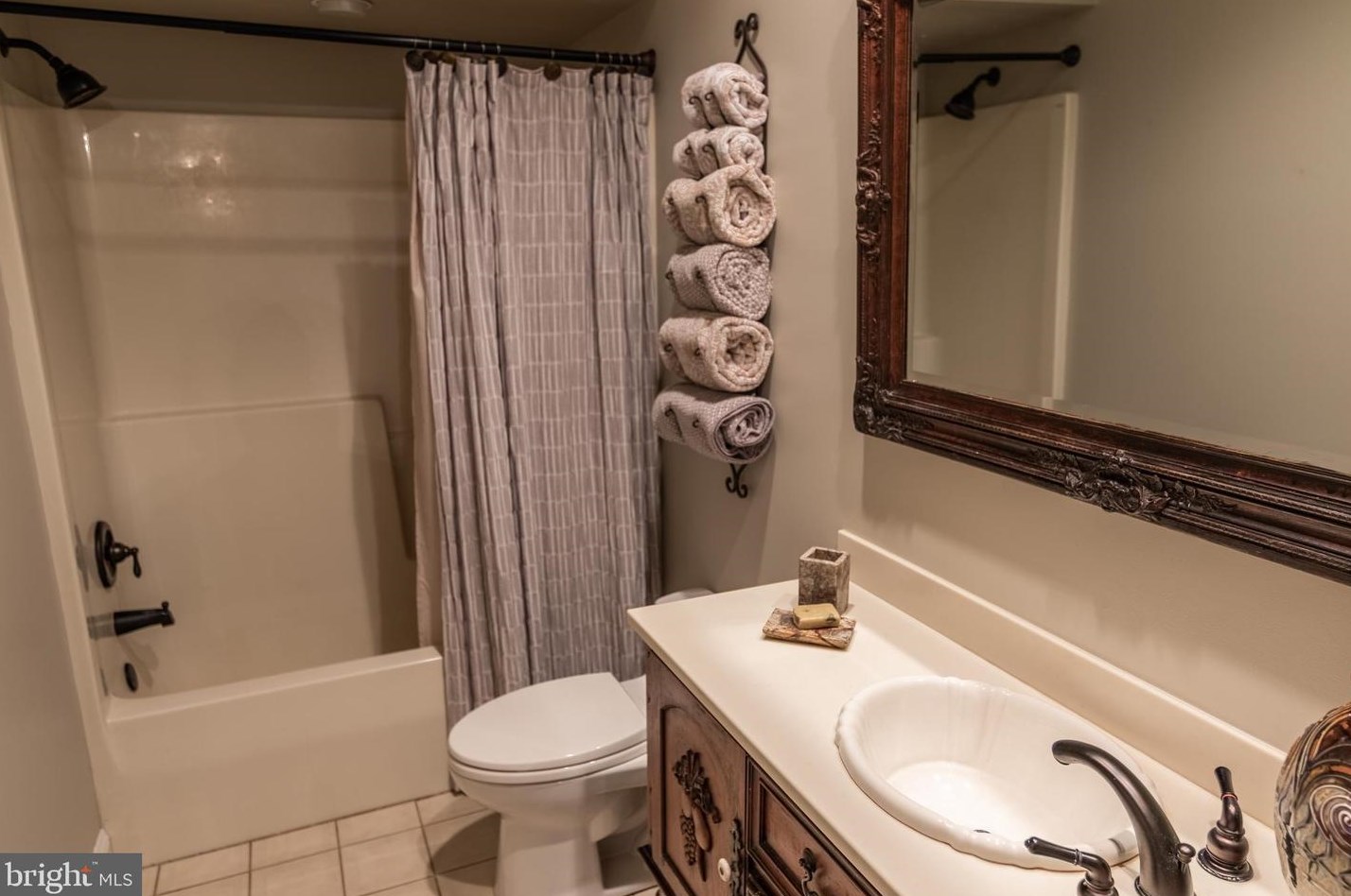 1215 Old Mill Rd, Reading PA  19610-2830 exterior