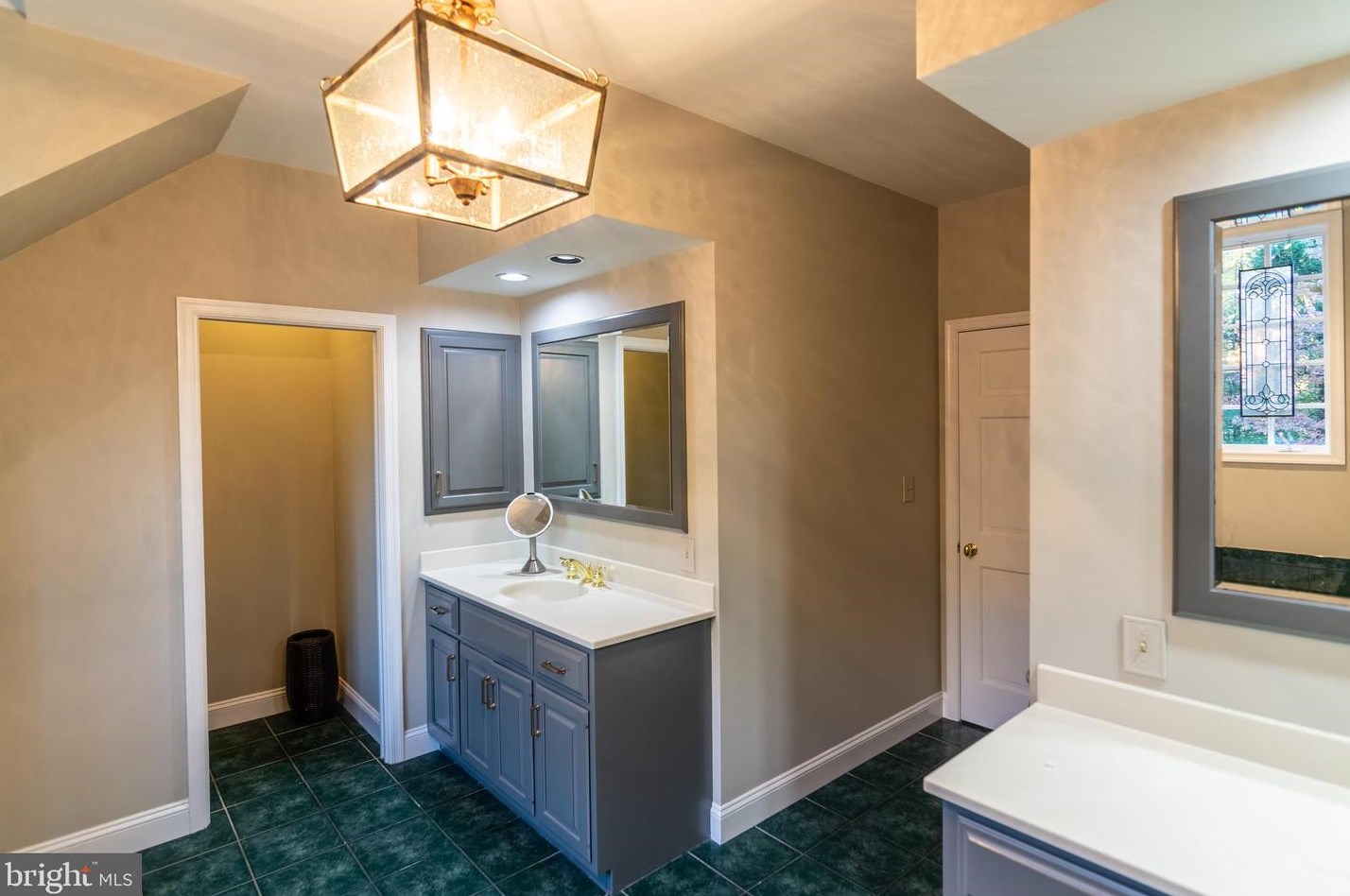 1215 Old Mill Rd, Reading PA  19610-2830 exterior