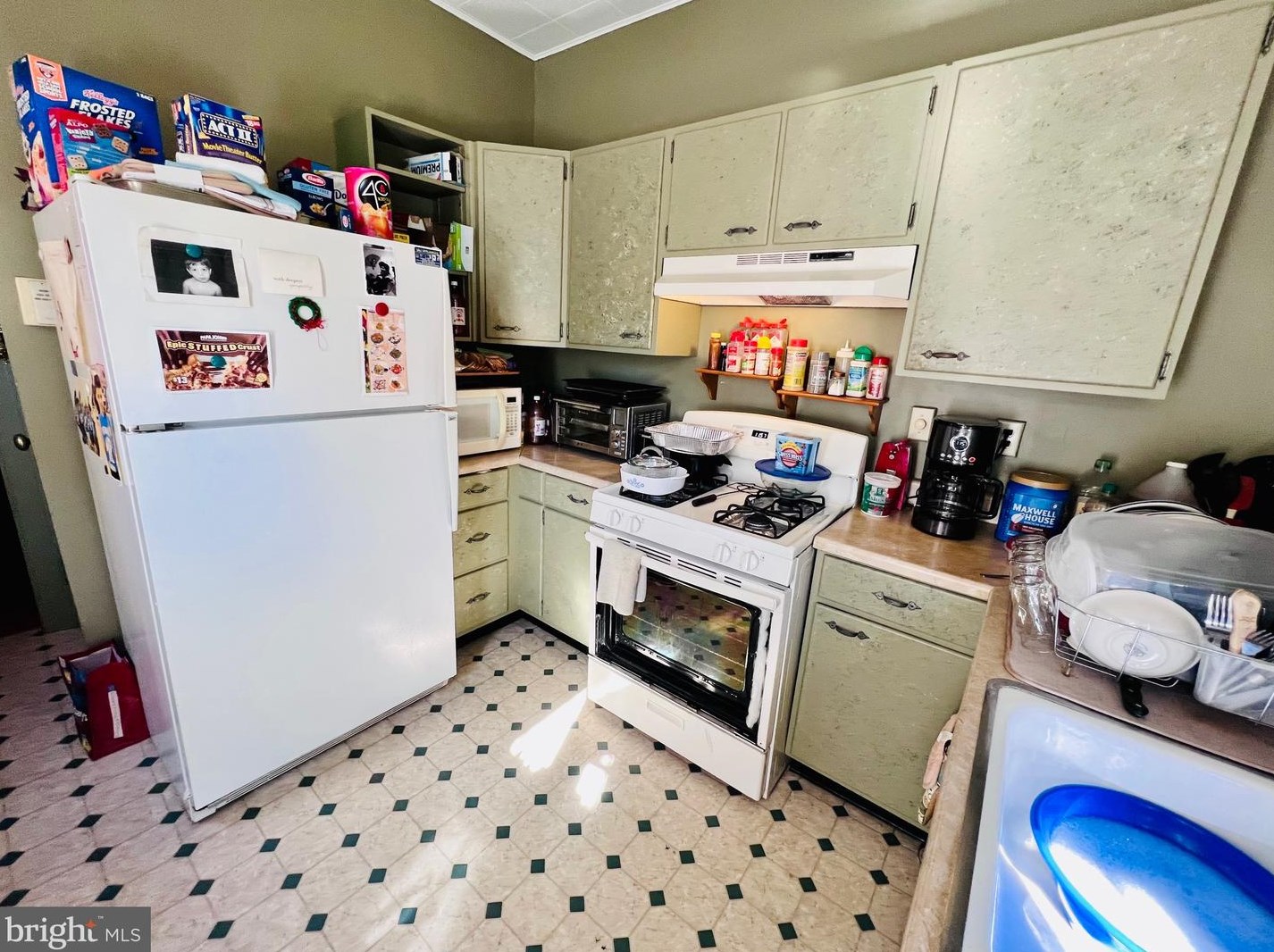 323 Hoskins Pl, Reading PA 19602-2217 exterior