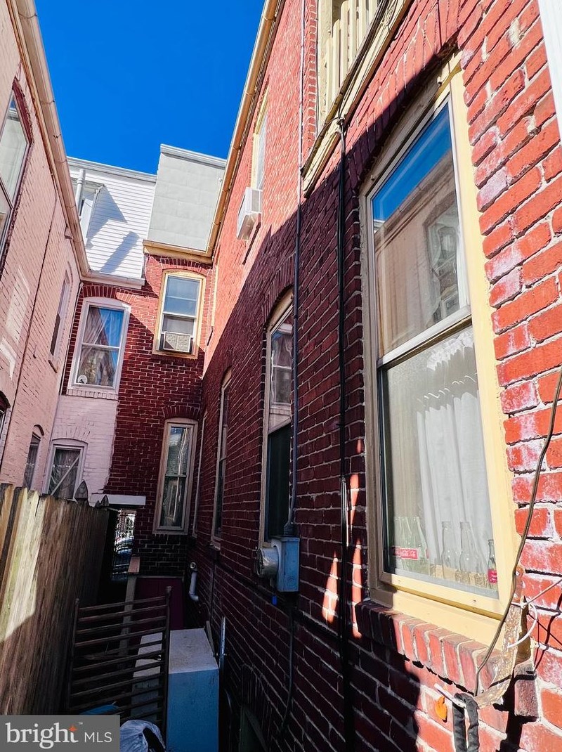 323 Hoskins Pl, Reading PA 19602-2217 exterior