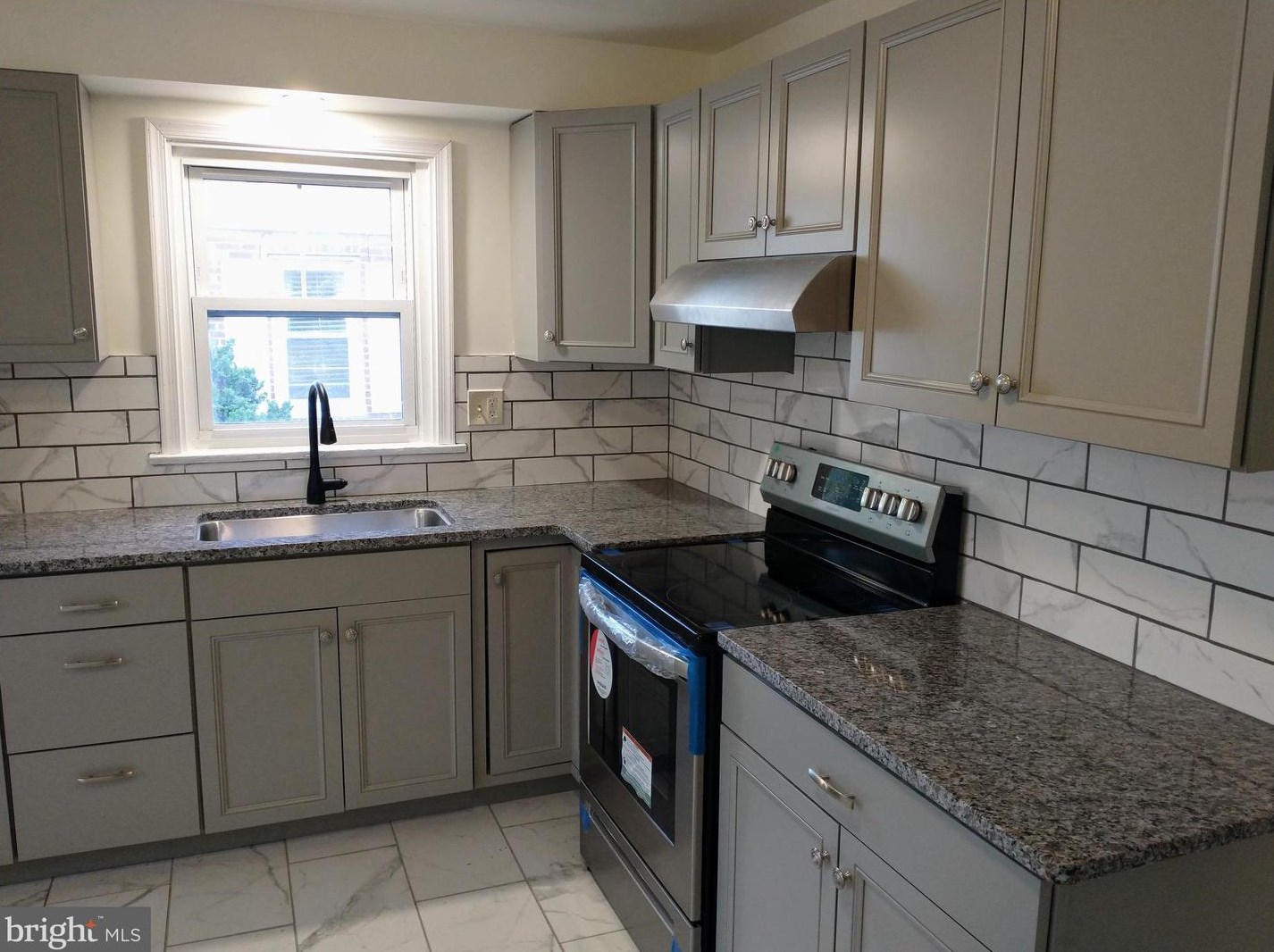 105 Monroe St, Reading PA  19605-3120 exterior
