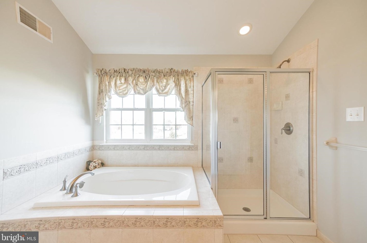 173 Meadowside Dr, Douglassville PA  19518-1335 exterior