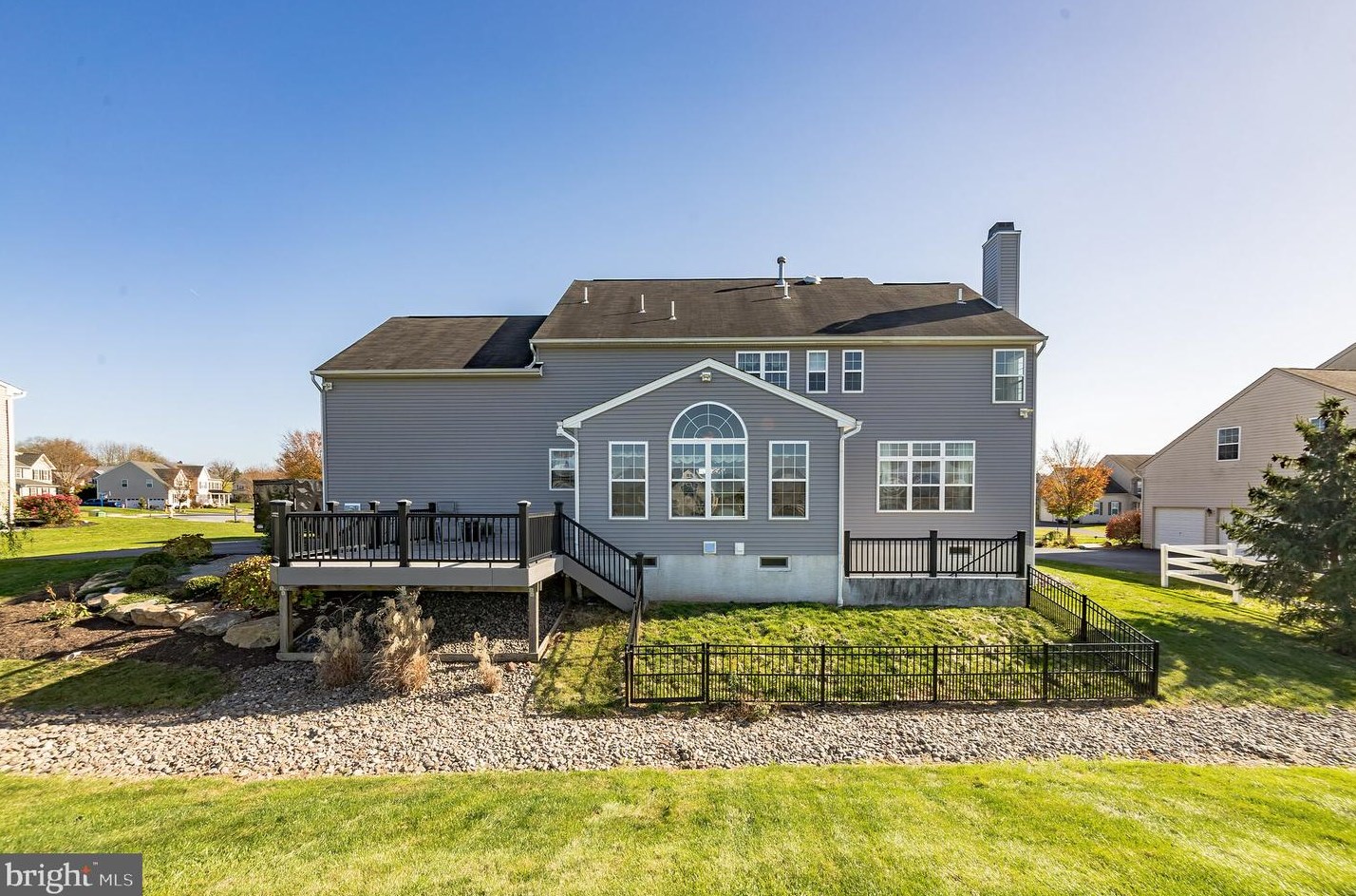 173 Meadowside Dr, Douglassville PA  19518-1335 exterior