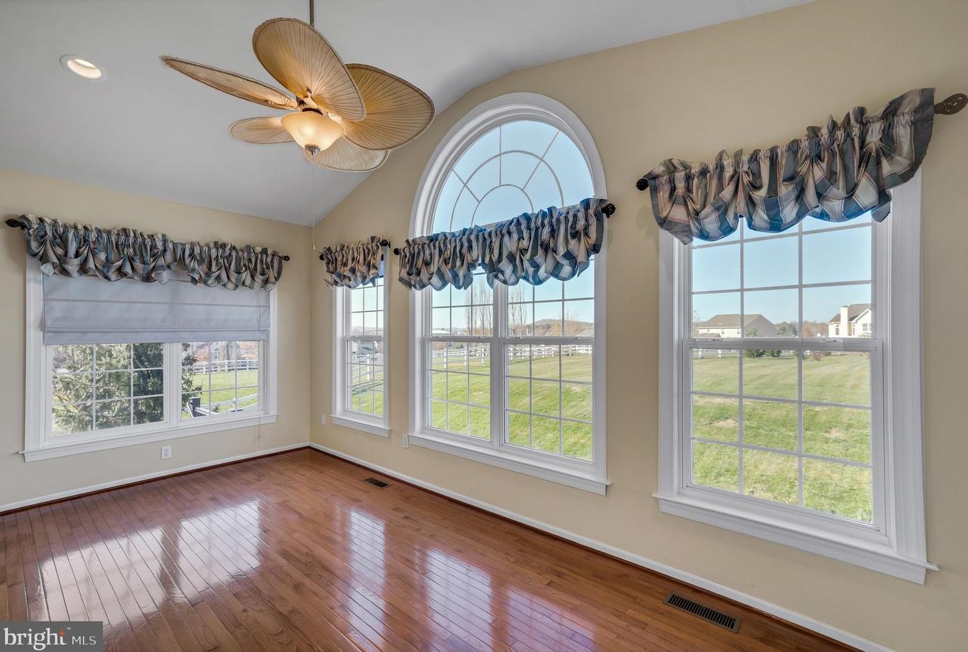 173 Meadowside Dr, Douglassville PA  19518-1335 exterior