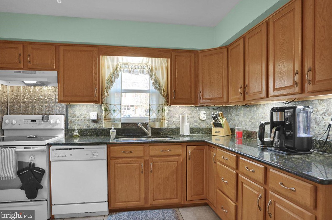 2611 Girard Ave, Reading PA  19609-1813 exterior